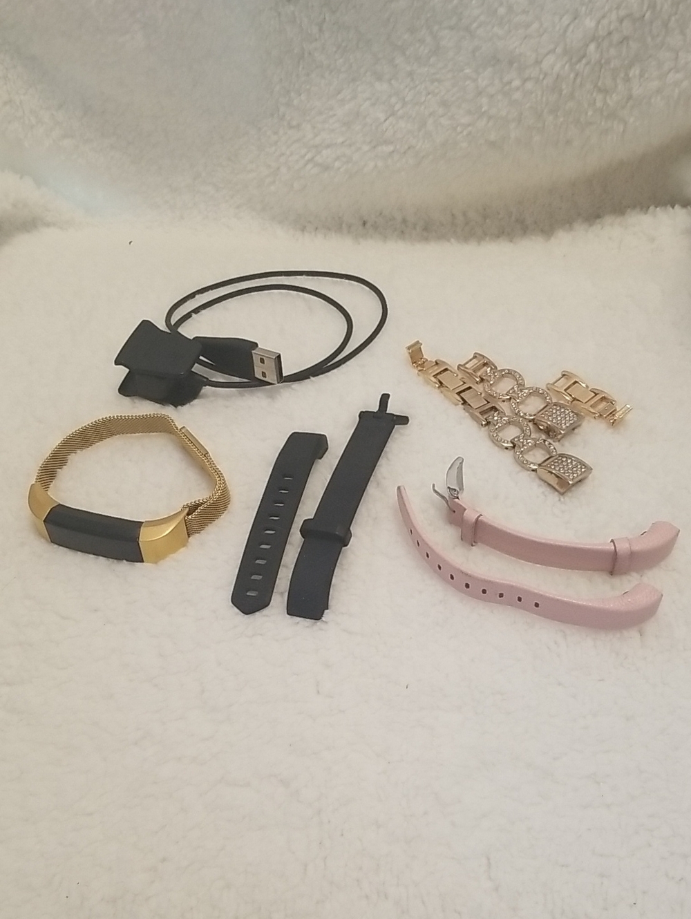 fitbit Alta HR With Extra Bands And Charger. Works Great!
